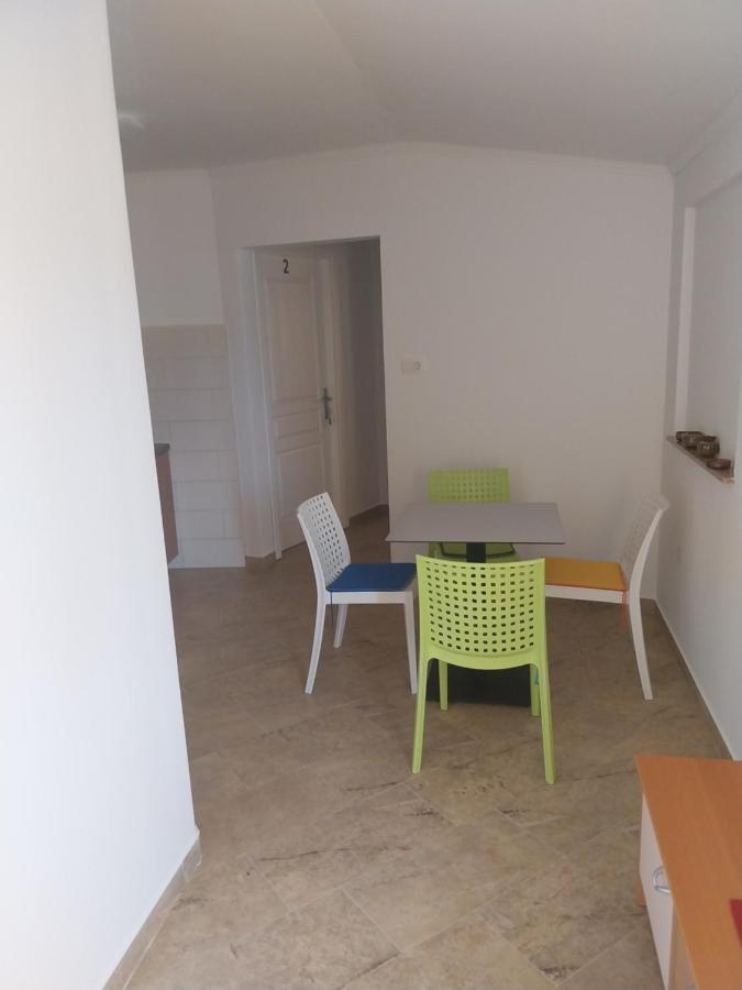 Apartments Leon ポレッチ エクステリア 写真