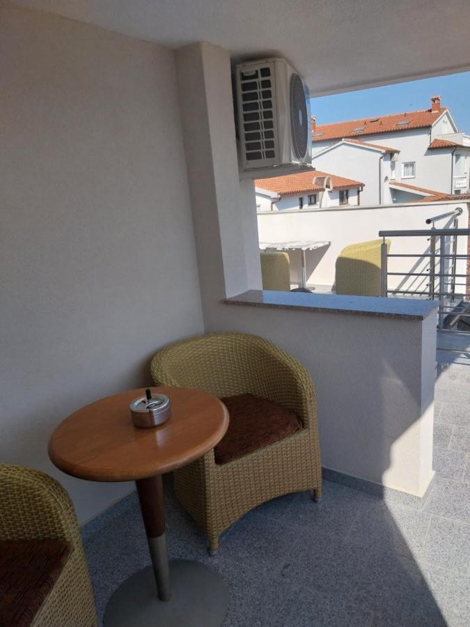Apartments Leon ポレッチ エクステリア 写真