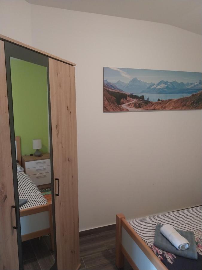 Apartments Leon ポレッチ エクステリア 写真