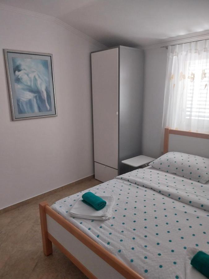 Apartments Leon ポレッチ エクステリア 写真