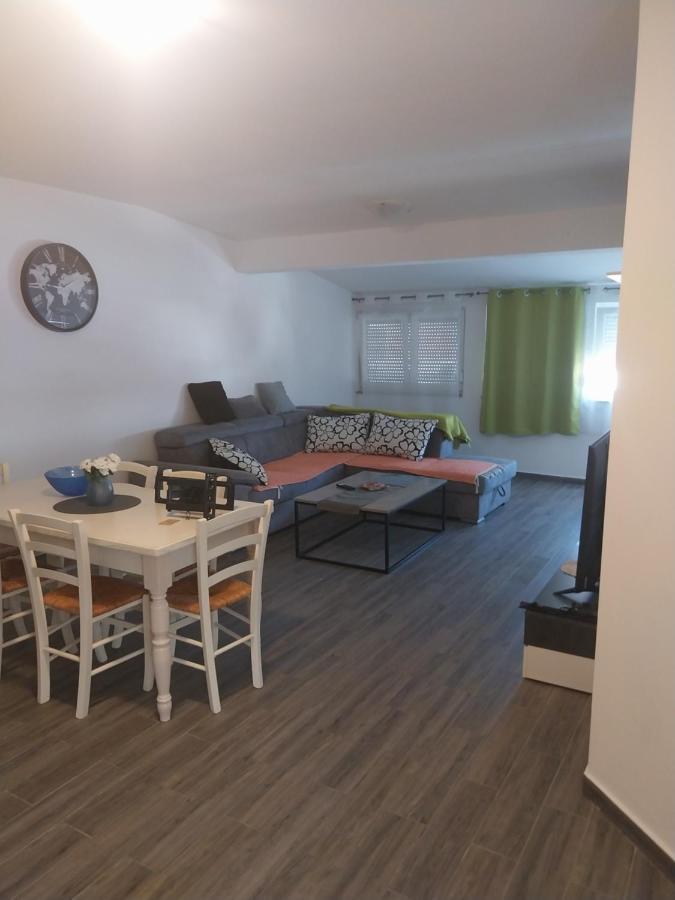Apartments Leon ポレッチ エクステリア 写真