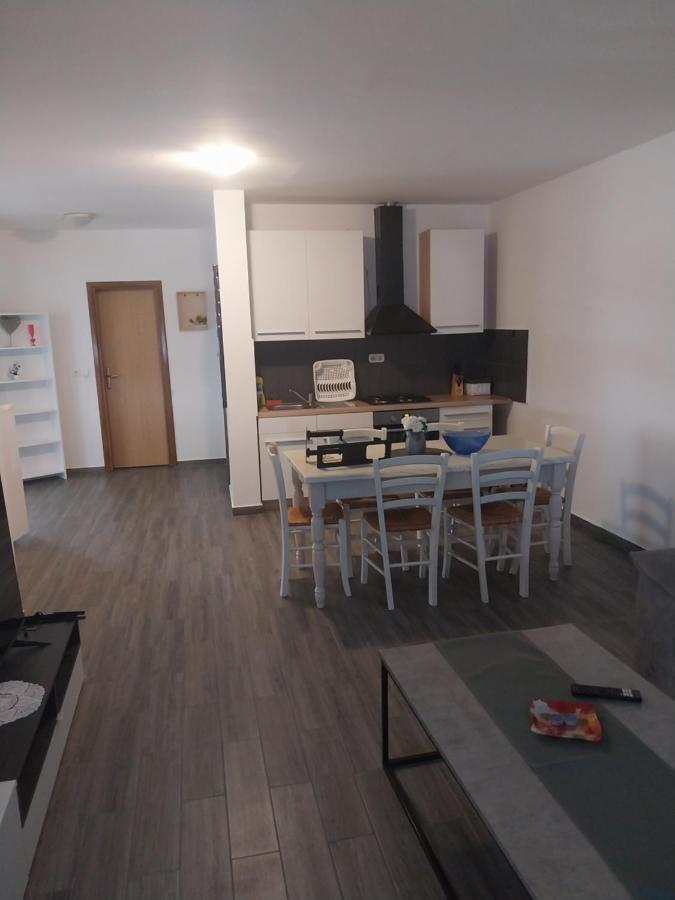 Apartments Leon ポレッチ エクステリア 写真