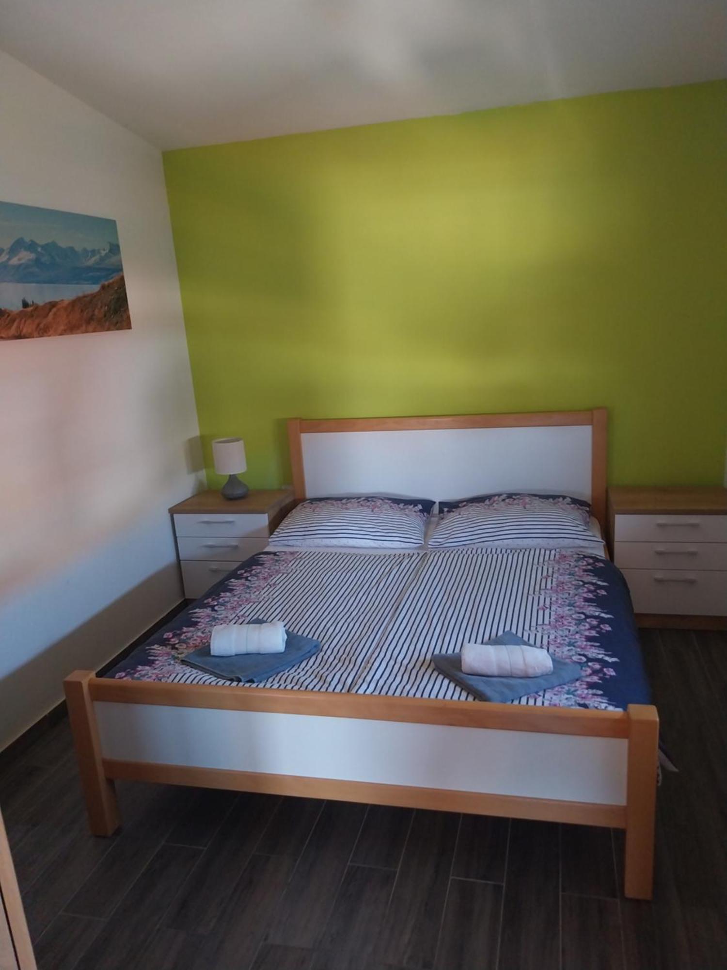 Apartments Leon ポレッチ エクステリア 写真
