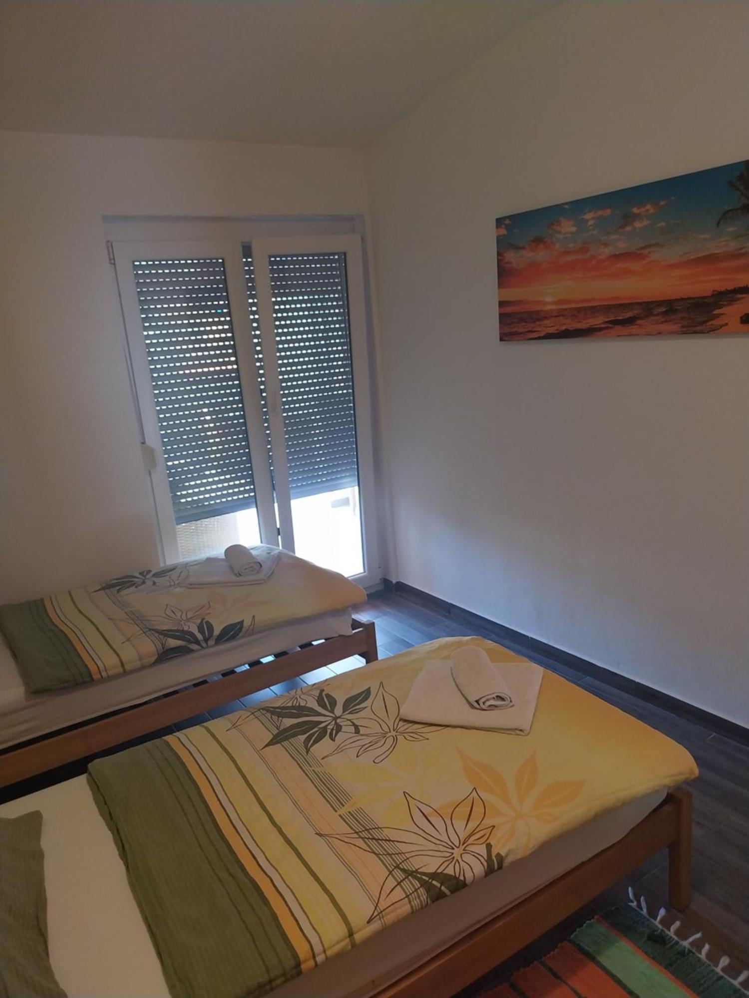 Apartments Leon ポレッチ エクステリア 写真