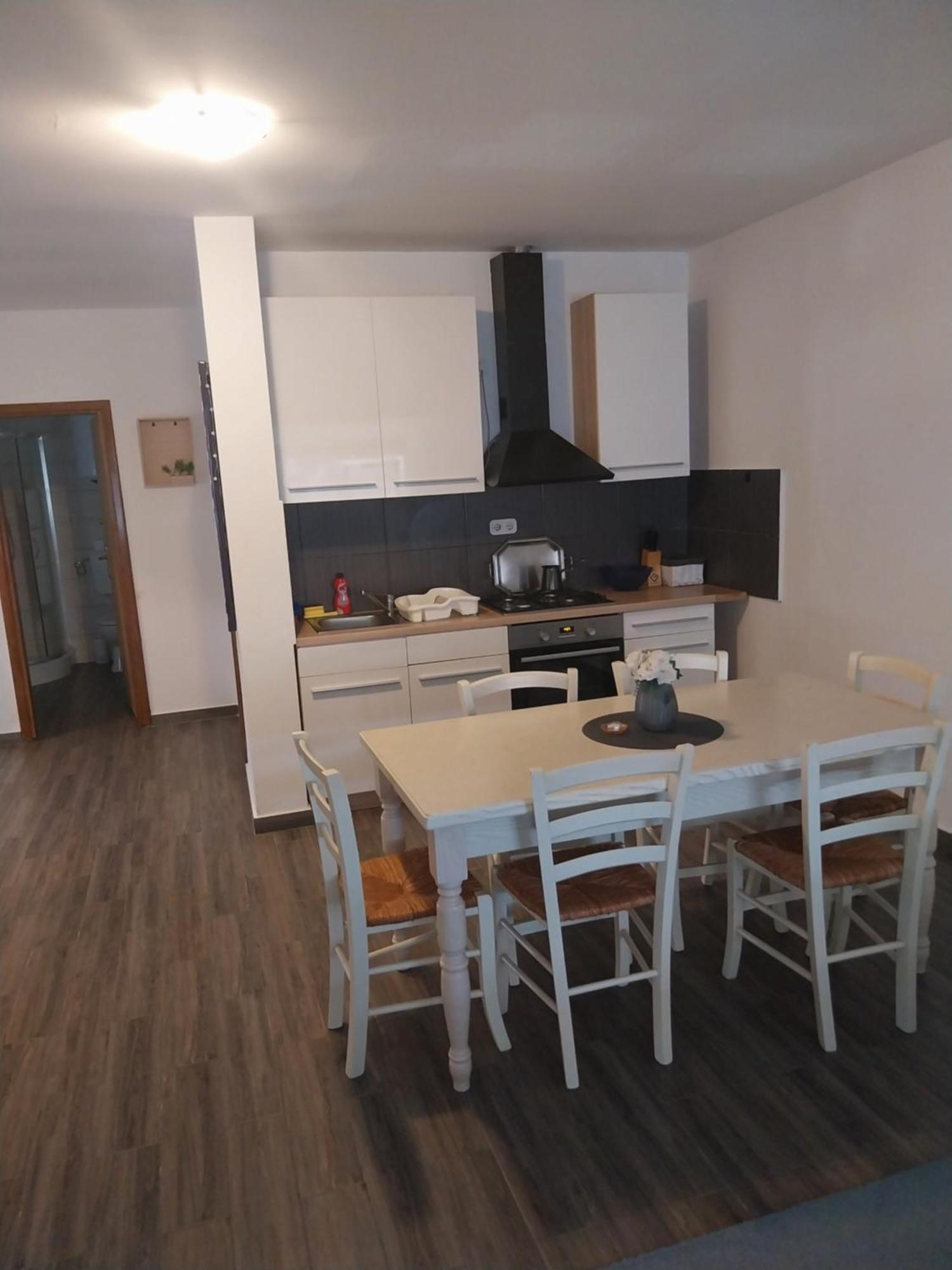 Apartments Leon ポレッチ エクステリア 写真